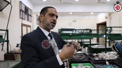 جولة لـ”القاهرة 24″ داخل أول مدرسة لصناعة الحلي والمجوهرات (صور وفيديو)