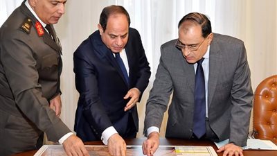 السيسي يخصص أراض لتجمعات تنموية بسيناء ومحطتي كهرباء السويس