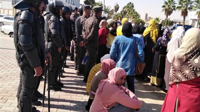 “الكيلاني ظالم”.. عمال شركة إيبيكو للأدوية يتظاهرون بسبب الإجراءات التعسفية (صور وفيديو)