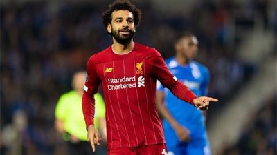 بعد غيابه عن منتخب مصر.. محمد صلاح مع فتيات ليفربول (صورة)