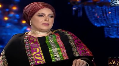 الفنانة صابرين تخلع الحجاب وسهير رمزي أول المهنئين (صورة)