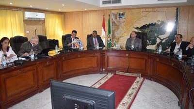 مشروع لتحسين مياه بحيرة قارون وتوليد الكهرباء من الطاقة الشمسية بالفيوم (صور)