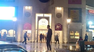 حلواني العبد يكشف ملابسات حريق بأحد فروعه (فيديو)