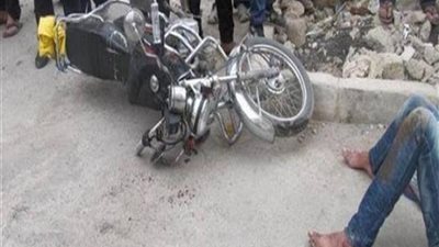 بسبب السرعة الزائدة.. إصابة شخصين في انقلاب موتوسيكل بقنا