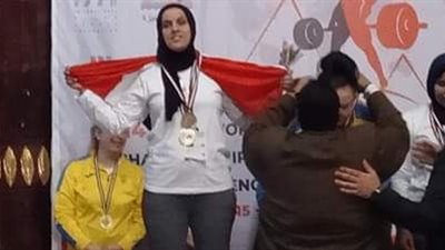 مصرية كفيفة تحصد لقب أفضل لاعب في إفريقيا برفع الأثقال