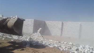 استرداد 8 آلاف متر من أراضي أملاك الدولة في قنا (صور)