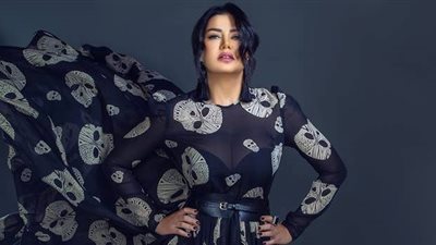 رانيا يوسف تطلب رأي جمهورها في إطلالاتها الأربع بمهرجان القاهرة السينمائي (صورة)