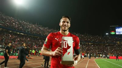 رمضان صبحي يحتفل بحصوله على أفضل لاعب في أمم إفريقيا على طريقته الخاصة (صور)