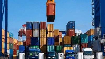 “قائمة بيضاء”.. رئيس الوزراء يستعرض الخطوات التنفيذية لتيسير الإفراج الجمركي عن البضائع