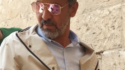 فتحي عبد الوهاب يشارك جمهوره بصور من كواليس تصوير “لص بغداد”