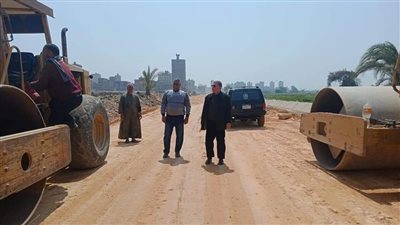 بدء أعمال رصف الطريق الدائري بمركز أبوقرقاص في المنيا