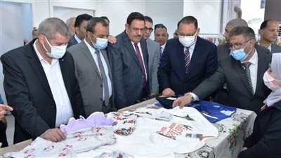 افتتاح معرض منتجات مدارس التعليم المزدوج الرابع بالعاشر من رمضان | صور