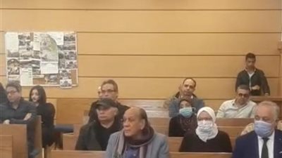 أشرف زكي ونهال عنبر يشاركان في جنازة عهدي صادق