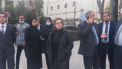 المعزون وقفوا في الشارع.. نقل عزاء الراحل رجائي عطية من مسجد عمر مكرم