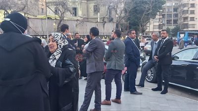 نقل عزاء الراحل رجائي عطية لفيلا إبراهيم كامل أمام مسجد عمر مكرم