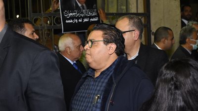 أبو شقة والمخرج خالد جلال يقدمان واجب العزاء في نقيب المحامين رجائي عطية