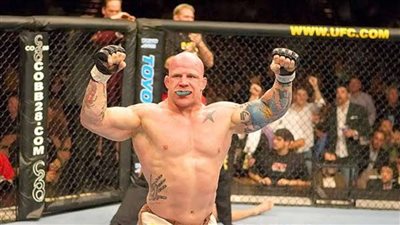 الأزمة الروسية الأوكرانية تنتقل لحلبات الملاكمة بعد سجال بين أرنولد وجيف مونسون