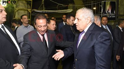 محلب ومظهر شاهين.. أبرز الحاضرين في عزاء رجائي عطية نقيب المحامين