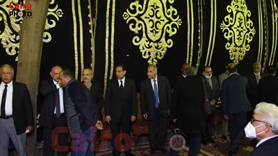 انتهاء عزاء رجائي عطية نقيب المحامين وسط حضور الشخصيات العامة والمشاهير | بث مباشر