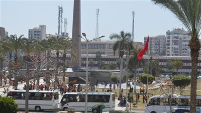 توافد المواطنين والزوار على ساحة الشهداء في بورسعيد | صور 