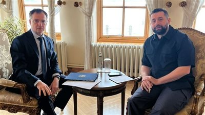 أوكرانيا تعد روسيا بمحاسبة المتورطين في تعذيب الأسرى الروس