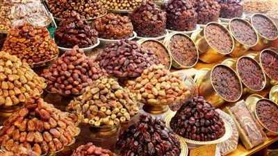 صاحب وكالة بلح بالدقهلية: الأسعار تبدأ من 10 جنيهات.. وضعف إقبال المواطنين | فيديو