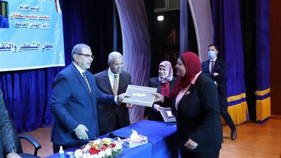 وزير القوى العاملة يسلم 43 عقد عمل لذوي القدرات الخاصة بالمنوفية