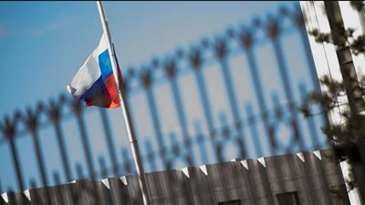 بعد بولندا.. أيرلندا تطرد 4 دبلوماسيين روس من أراضيها