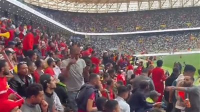 الجماهير المصرية تشعل مدرجات ملعب عبد الله واد لدعم المنتخب أمام السنغال | بث مباشر 