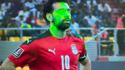 صحفي بريطاني: أشعة الليزر في وجه محمد صلاح وصمة عار