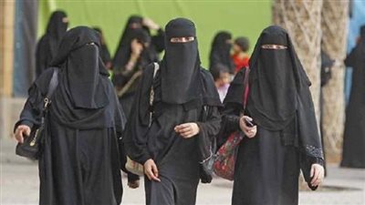 المفتي: يُكره صلاة المرأة بالنقاب