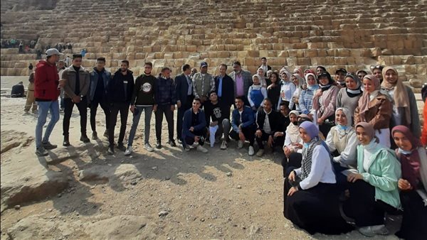 أهرامات الجيزة تستقبل