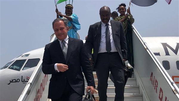 أولى رحلات الطيران