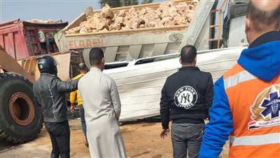 بالأسماء | إصابة 20 شخصًا بحادث انقلاب مقطورة و9 سيارات بالإسكندرية