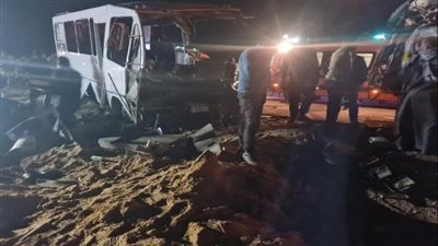 مصرع وإصابة 21 شخصا في حادث تصادم أتوبيس وشاحنة بطريق مصر السويس