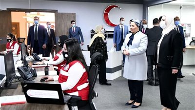 انتصار السيسي تشيد بالهلال الأحمر: رمز من رموز العمل المجتمعي العظيم في مصر