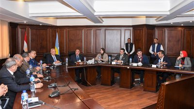 محافظ الإسكندرية يستقبل أعضاء الشيوخ لدراسة موقف الإسكان الاقتصادي | صور