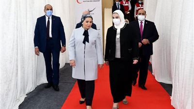 انتصار السيسي في زيارتها للهلال الأحمر: تحية فخر وتقدير لهذا الصرح وإسهاماته |صور