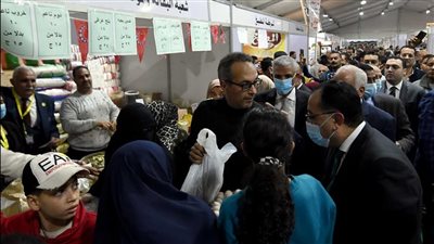رئيس الوزراء يتفقد معرض أهلا رمضان بشارع فيصل ويُجري حوارا مع المواطنين | بث مباشر 