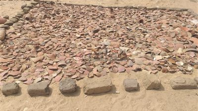 بالصور.. ننشر مقتنيات الفخار المُكتشفة حديثًا في سقارة 