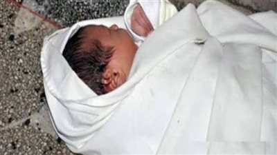 فحص كاميرات المراقبة بمحيط موقع العثور على رضيع مجهول الهوية في قنا