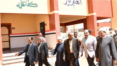 محافظ أسوان يفتتح معهدي الغنيمية الابتدائي والحاجر الإعدادى بنين بإدفو 