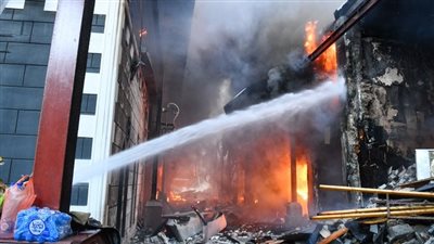 سوق المباركية.. خسائر هائلة في أقدم أسواق الكويت بسبب حريق بمحلات السلاح ومطالب بإقالة الحكومة 