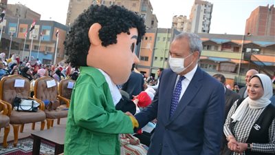 محافظ القليوبية يشارك الأيتام فرحتهم بعيد اليتيم في بنها