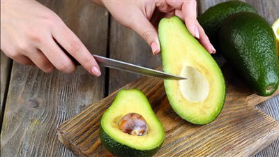 دراسة | تناول الأفوكادو باستمرار يقلل من مخاطر الإصابة بنوبة قلبية