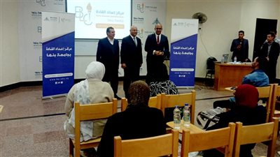 رئيس جامعة بنها يسلم قادة المستقبل 9 شهادات اجتياز الدورة بمركز إعداد القادة