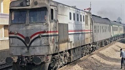 نجاة شاب من الموت المحقق بعد اصطدام قطار بسيارته في قنا