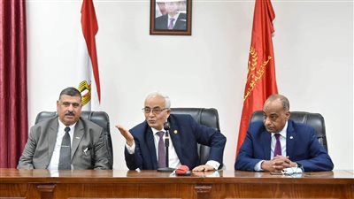 نائب وزير التعليم يستعرض إنجازات ملف تدريب المعلمين ببورسعيد