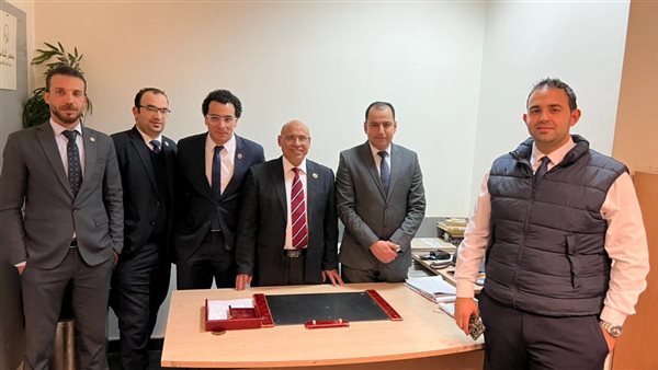 رجال الجمارك الإدارة