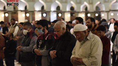 أول صلاة ترويح من داخل صحن المسجد الأزهر